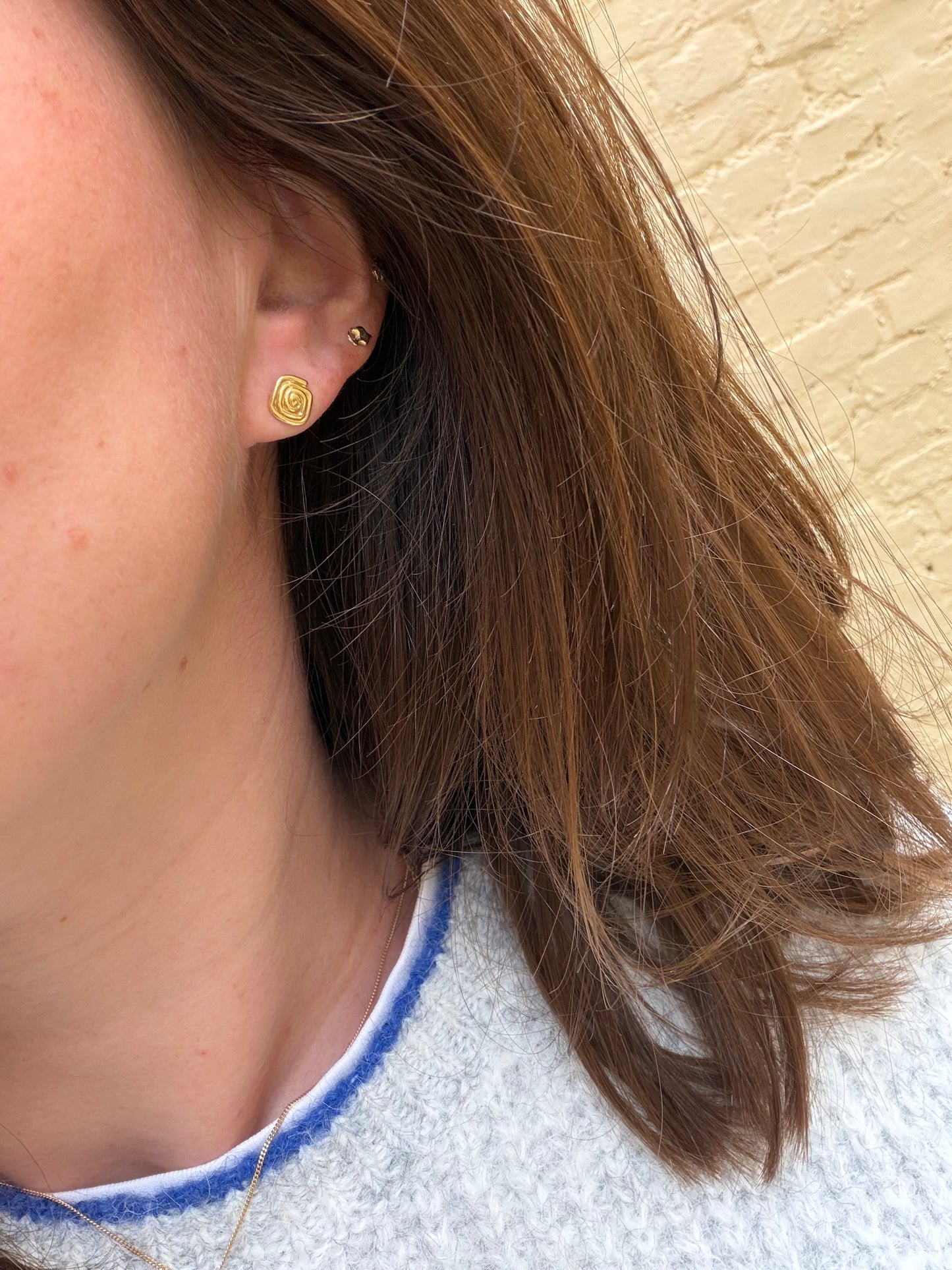 Peruvian earstud