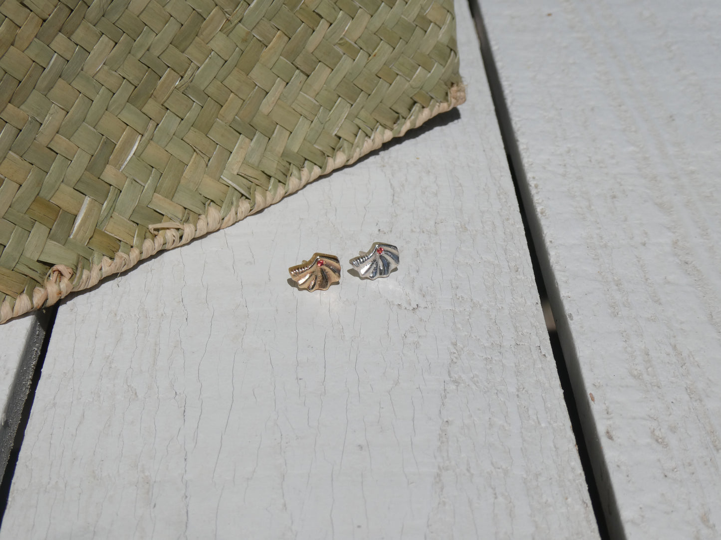 Deep sea shell sapphire earstud