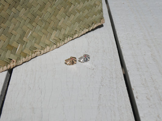 Deep sea shell sapphire earstud