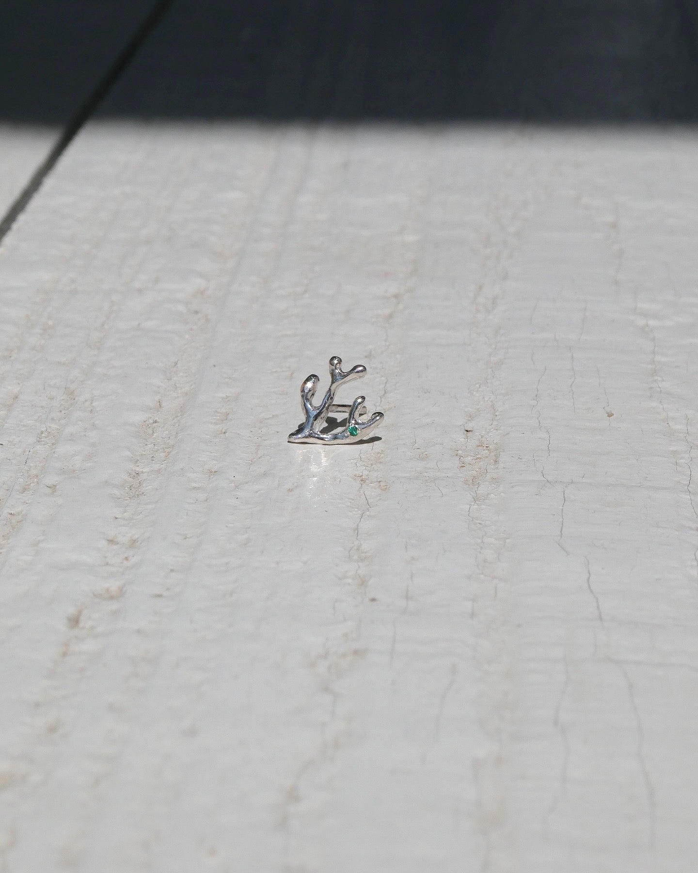 Coral emerald earstud
