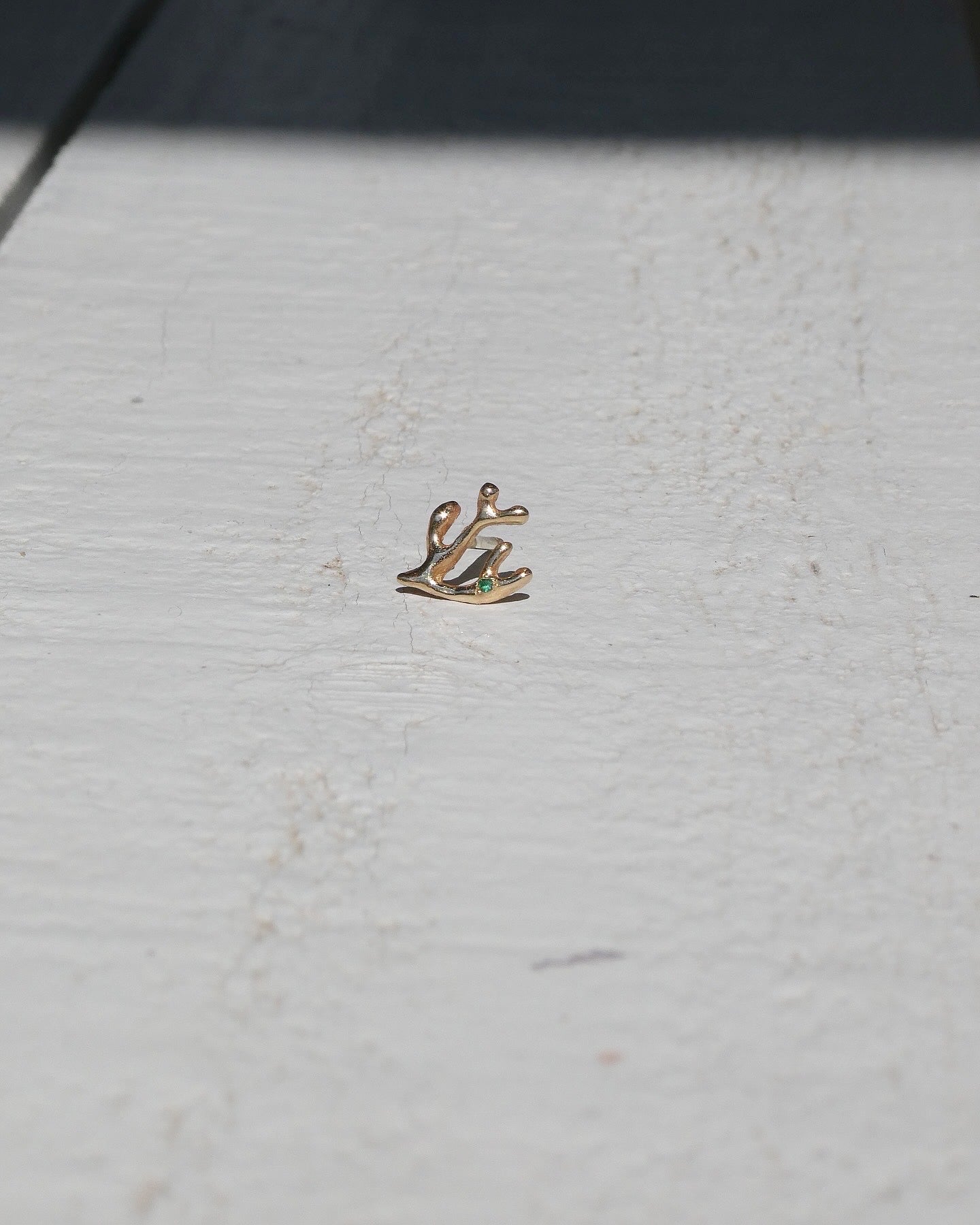 Coral emerald earstud