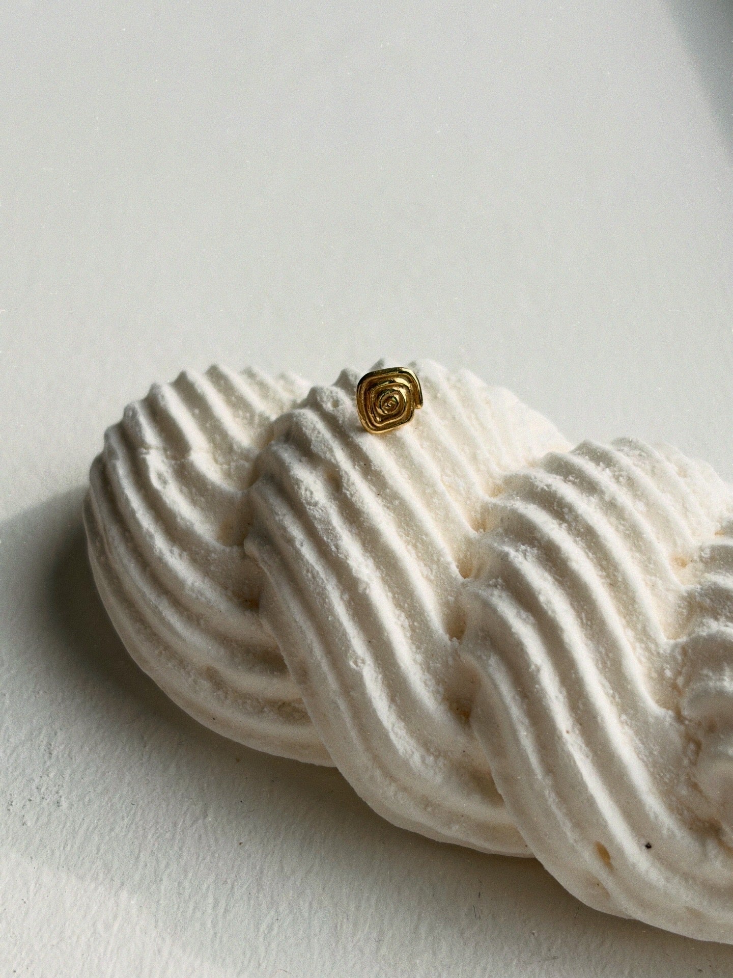 Peruvian earstud