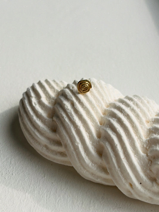Peruvian earstud