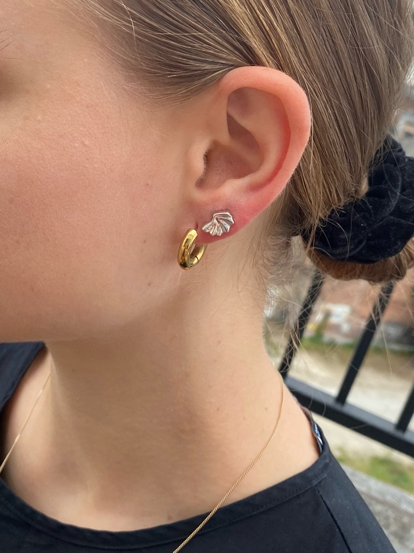 Deep sea shell earstud