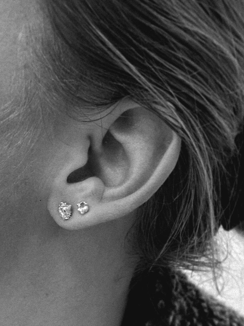 Crispy earstud (tiny/piece)