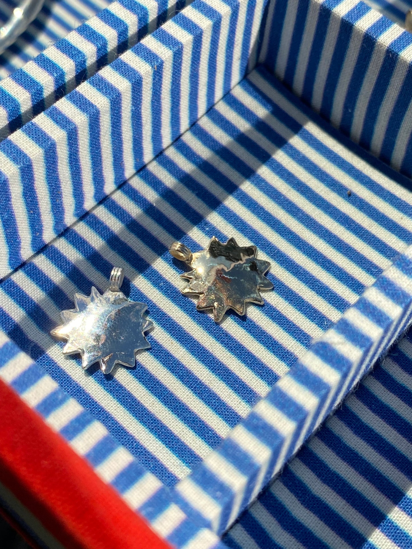 Sunny day pendant